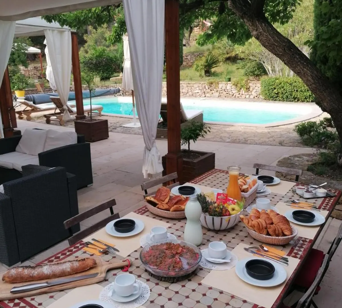 Bed and Breakfast Mas Lei Bancau à Le Beausset 0*,